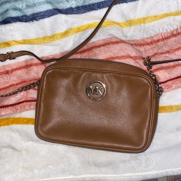MICHAEL Michael Kors Handbags - EUC Micheal Kors crossbody